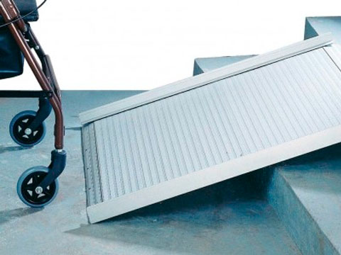 Procurar que los lugares seleccionados para el evento sean accesibles y, de no poder serlo, que se tomen las medidas posibles para que, al menos, sean prácticos