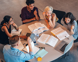 Descripción:Cafeteria Universal